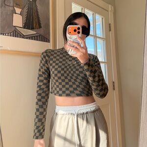 Chic Checkered Long Sleeve Crop Top